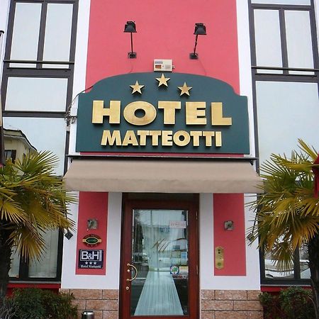 Hotel Matteotti Верчелли Экстерьер фото